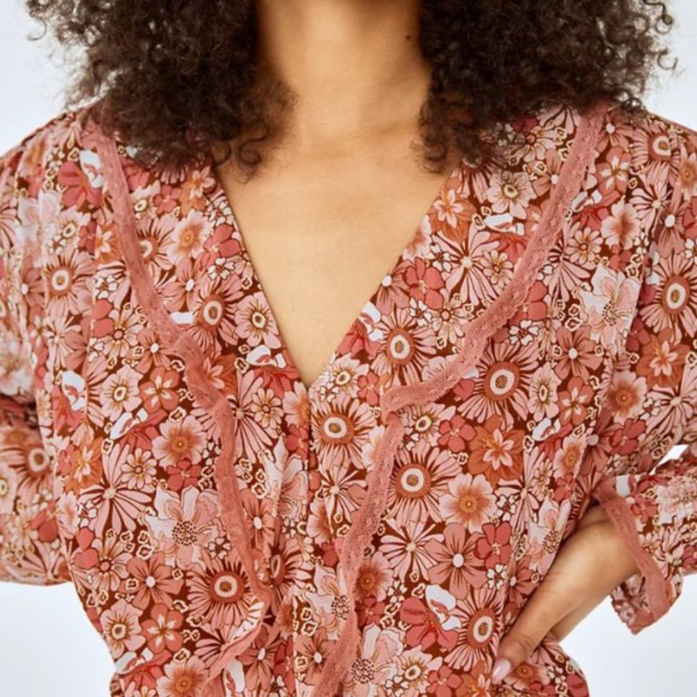 Aritzia Wilfred Eden Printed, ruffled V-neck blouse SZ XXS - Picture 4 of 12